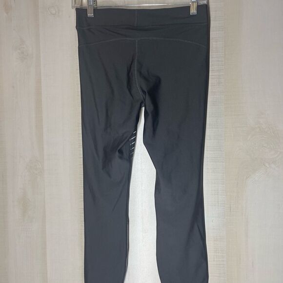 Under Armour‎ grey compression leggings, size medium - Picture 15 of 15